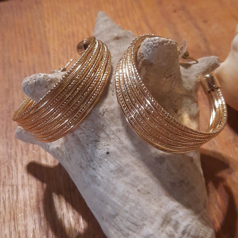 Fashion Gold Hoop Earrings - Picture 2 of 3